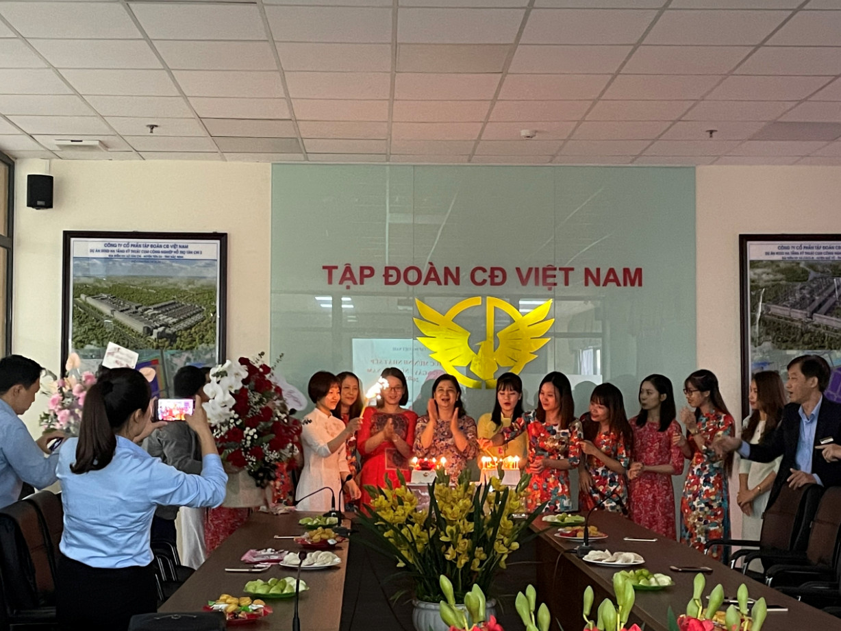 Mừng sinh nhật Phó Chủ tịch và chào mừng ngày phụ nữ Việt Nam 20/10/2021