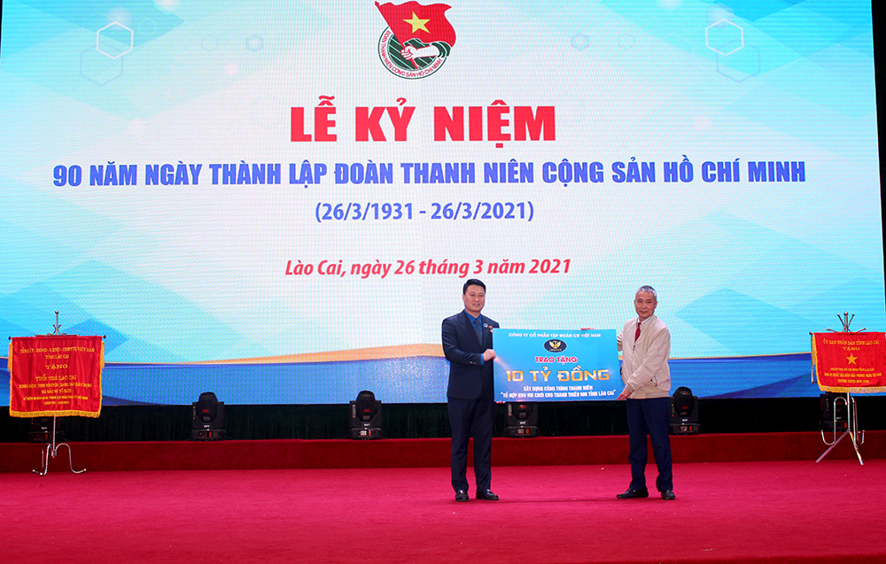 Tập đoàn CĐ Việt Nam trao tặng 10 tỷ đồng xây dựng công trình thanh niên tại tỉnh Lào Cai