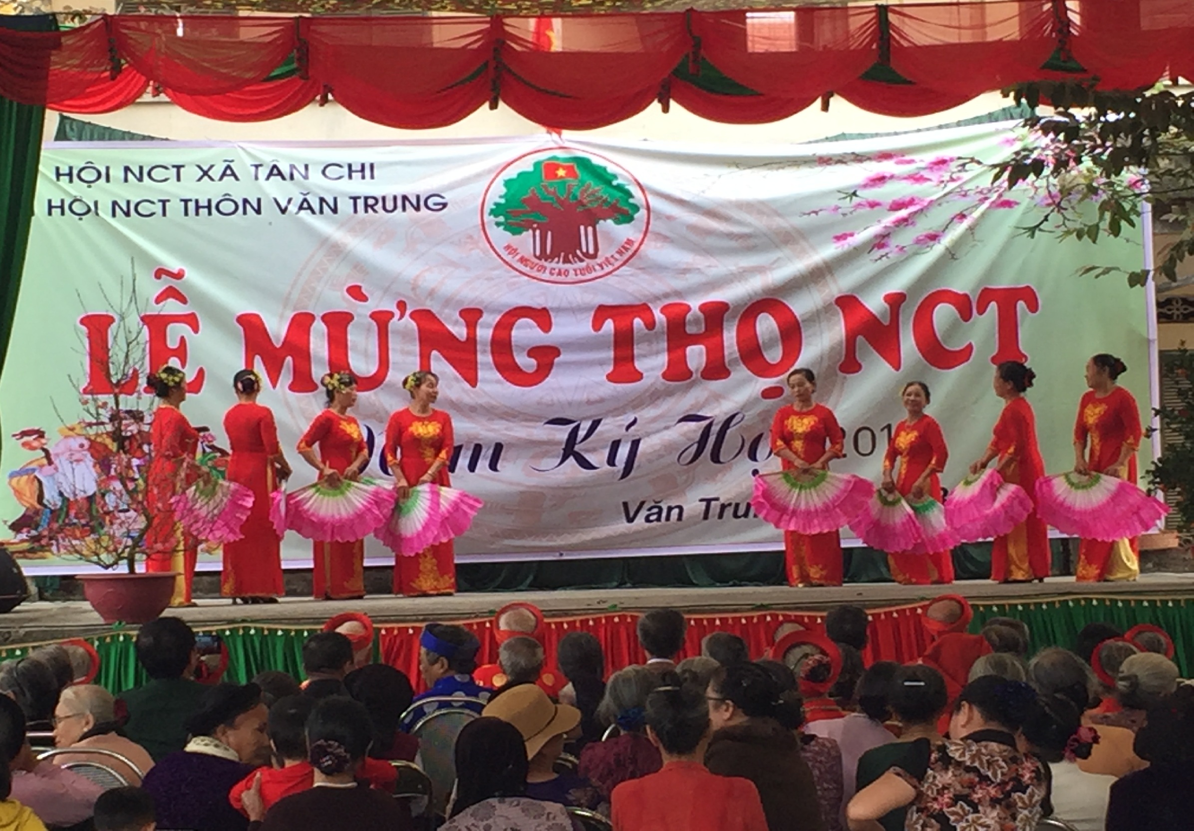 Lễ mừng thọ Người cao tuổi thôn Văn Trung, xã Tân Chi