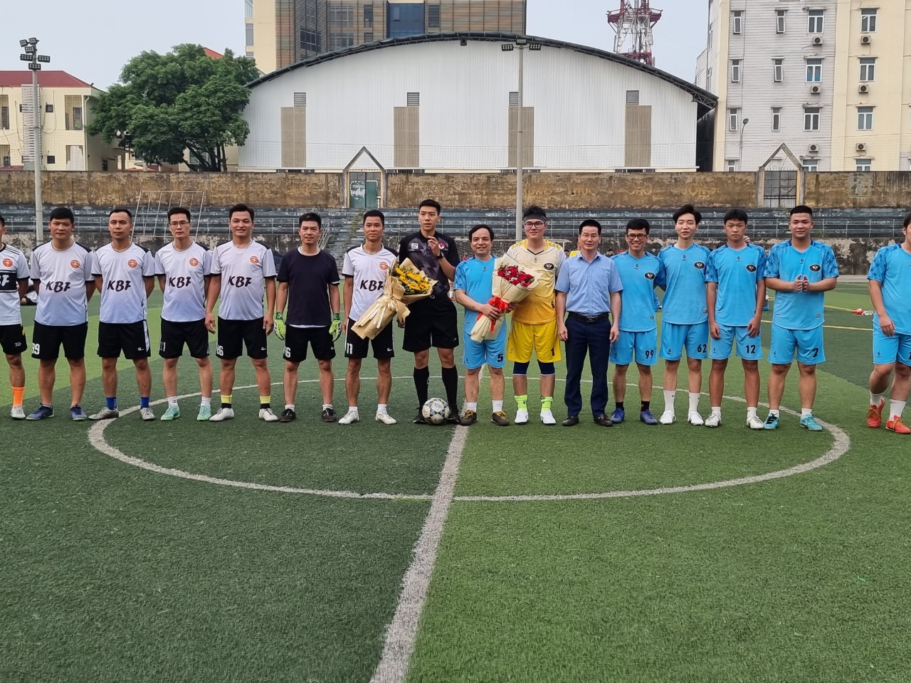 Giao lưu đá bóng với đội KBF thành phố Bắc Ninh