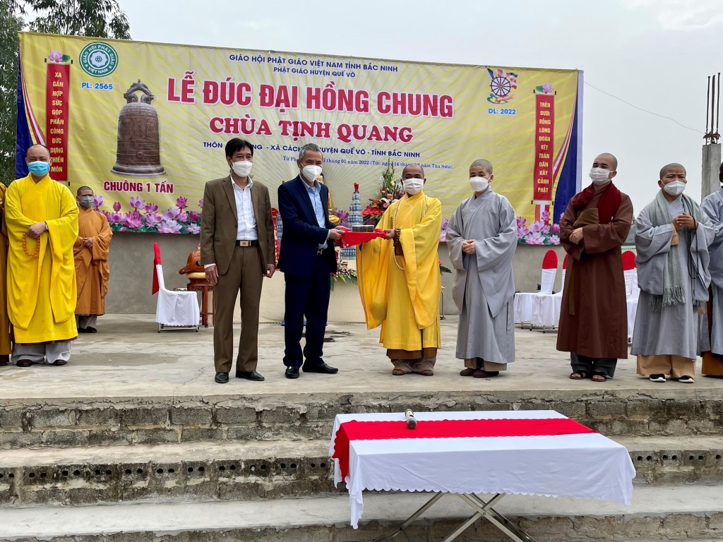 Tập đoàn công đức ủng hộ đúc chuông chùa Tịnh Quang