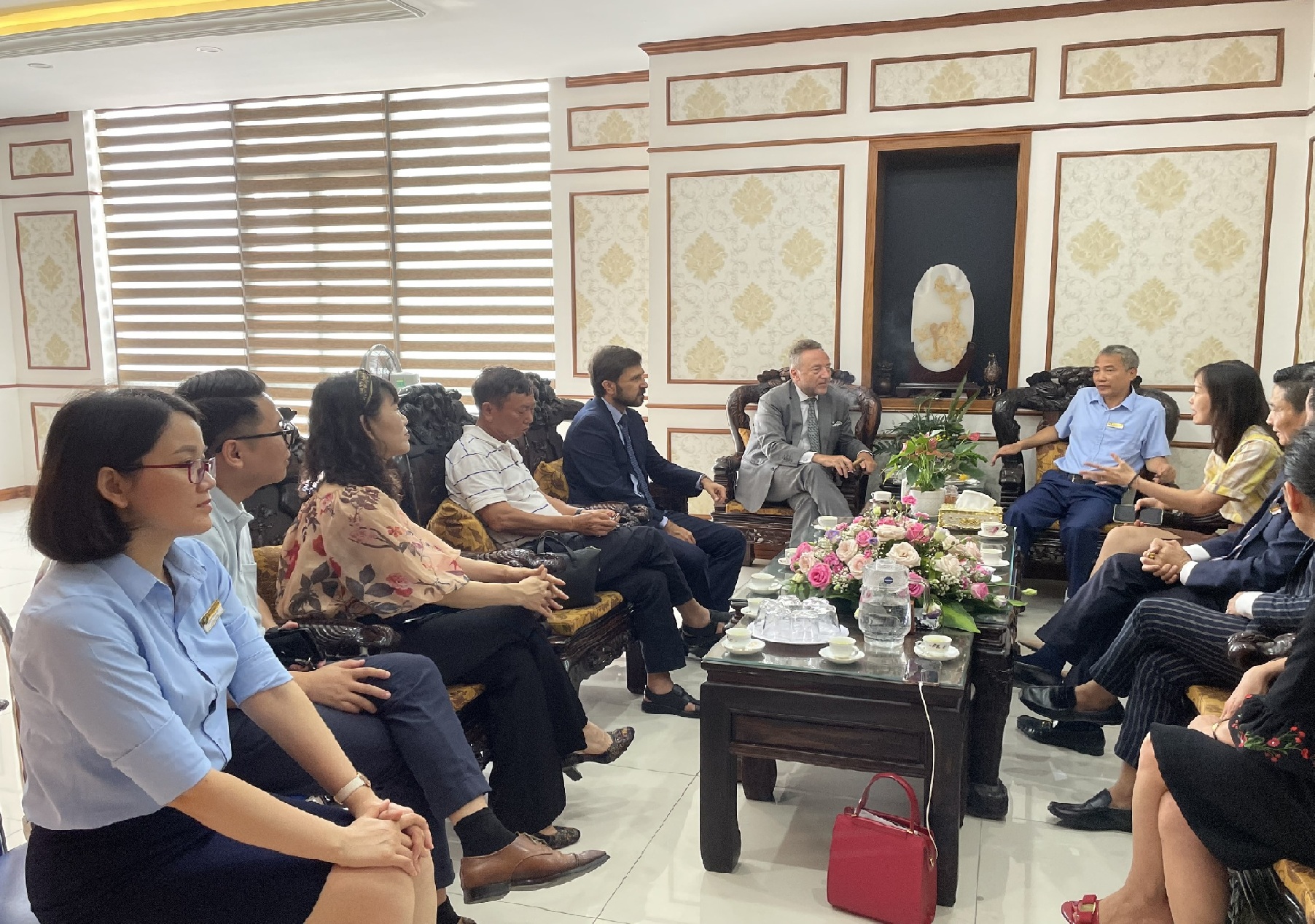 Tập đoàn CĐ Việt Nam tiếp Đại sứ Đặc mệnh toàn quyền nước CH Séc tại Việt Nam