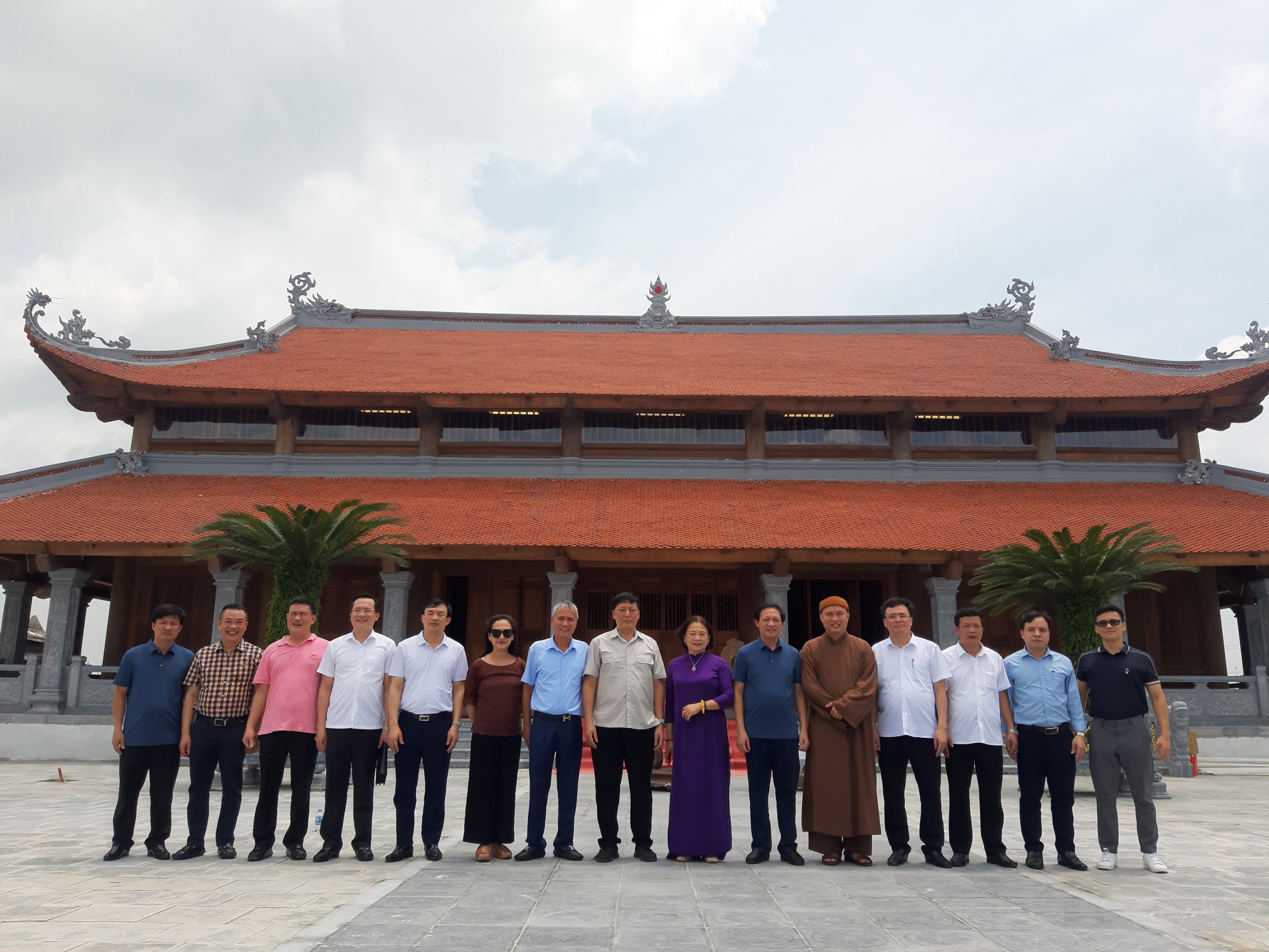 Tổ chức dâng hương tại Đền thờ Danh nhân Văn hóa Nguyễn Cao