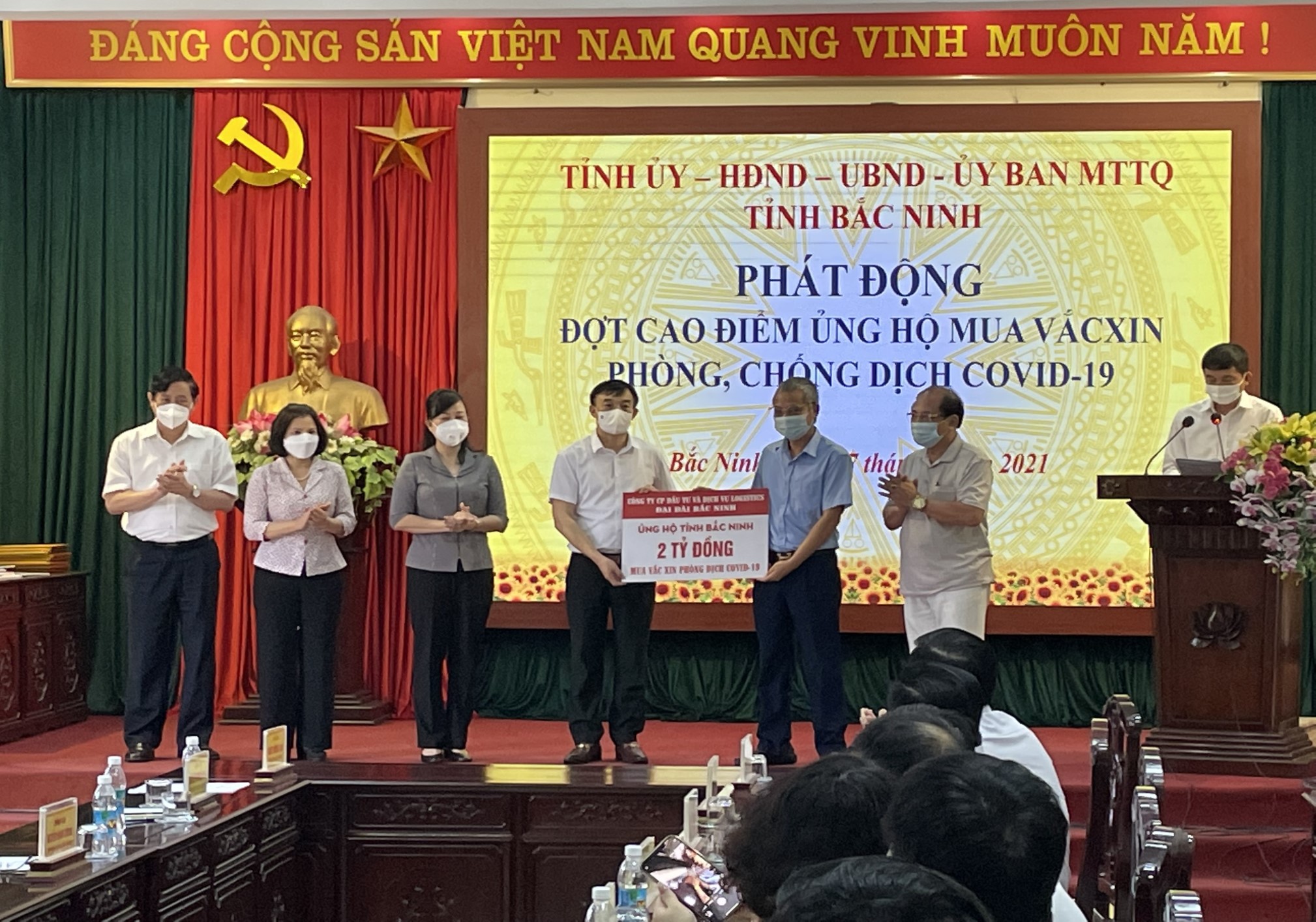 Tập đoàn ủng hộ 2 tỷ đồng để hỗ trợ tỉnh Bắc Ninh mua vắc xin phòng, chống dịch COVID-19