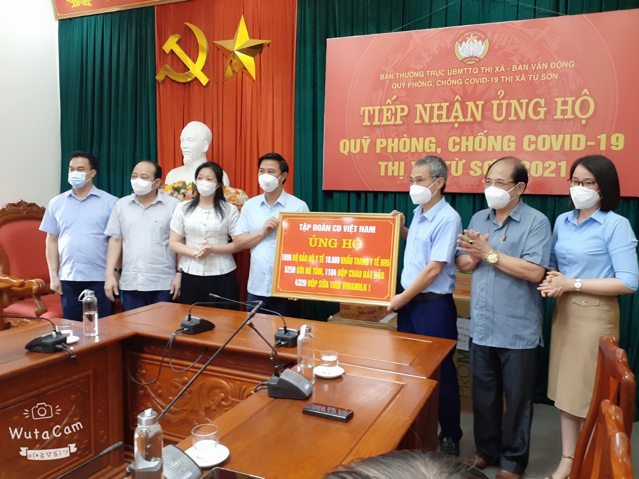 Lãnh đạo Tập đoàn đi thăm, tặng quà hỗ trợ phòng, chống dịch Covid-19 trên địa bàn tỉnh Bắc Ninh