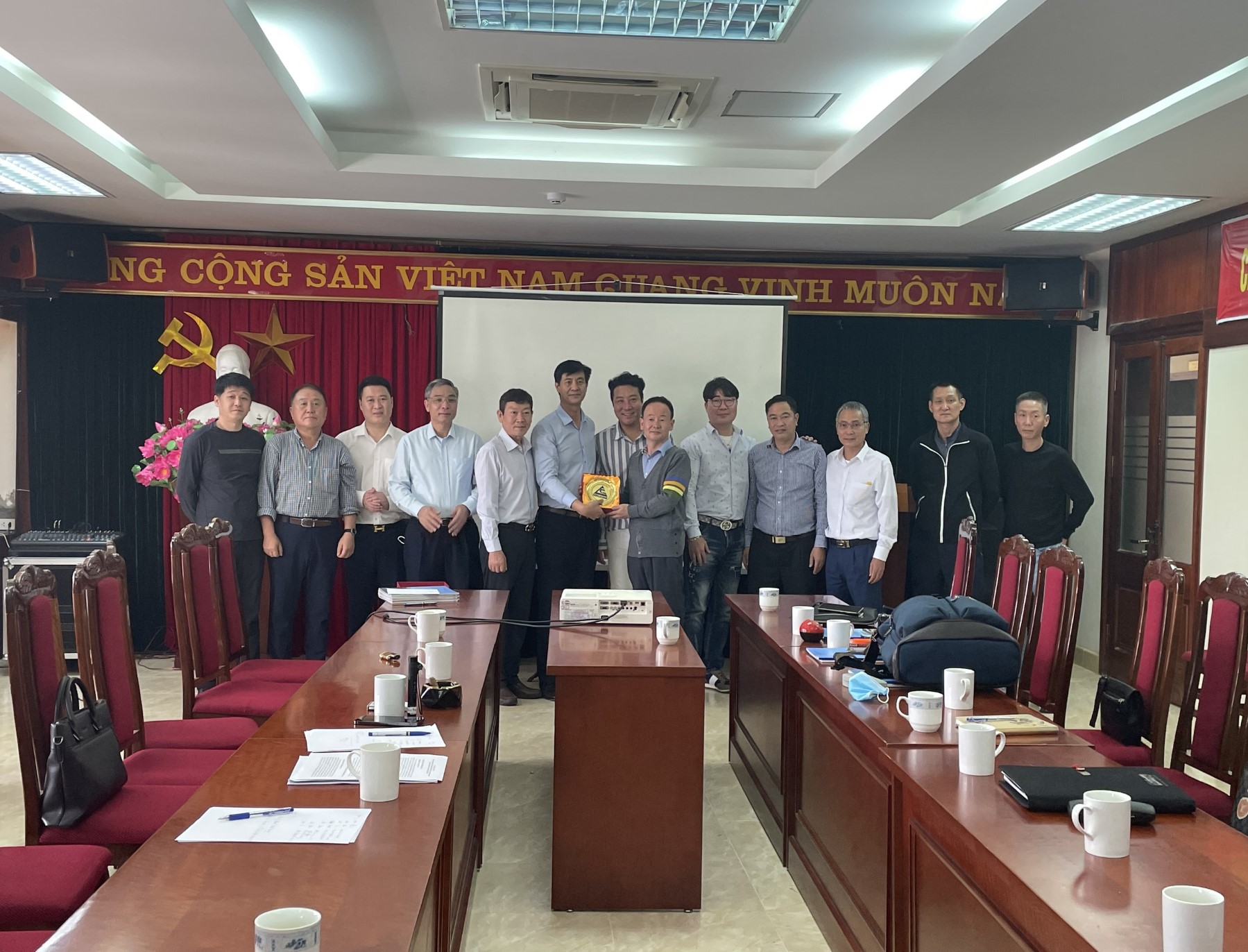 Tập đoàn CĐ Việt Nam và các doanh nghiệp Hàn Quốc làm việc tại tỉnh Lào Cai