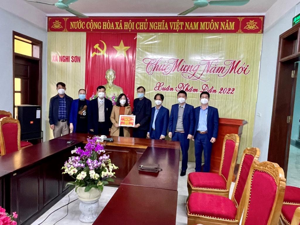 Công tác tại xã đảo Nghi Sơn, thị xã Nghi Sơn, tỉnh Thanh Hóa