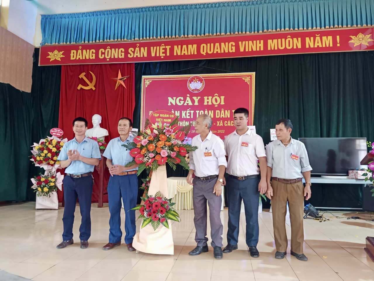 Ngày hội Đại đoàn kết dân tộc thôn Từ Phong